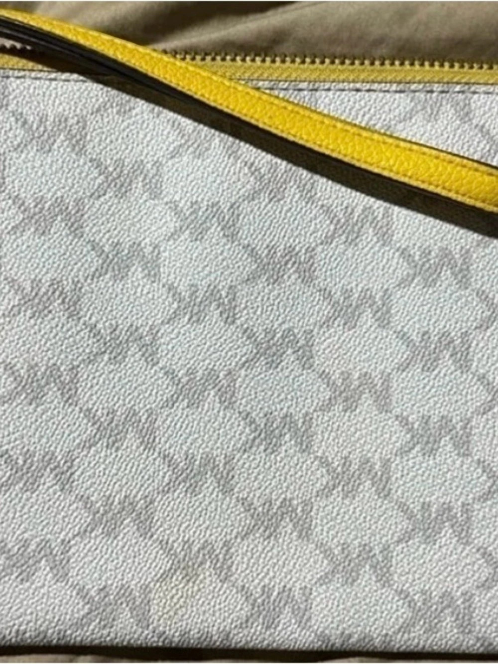 Michael Kors Jet Set Travel Large Flat Multifunction Wristlet